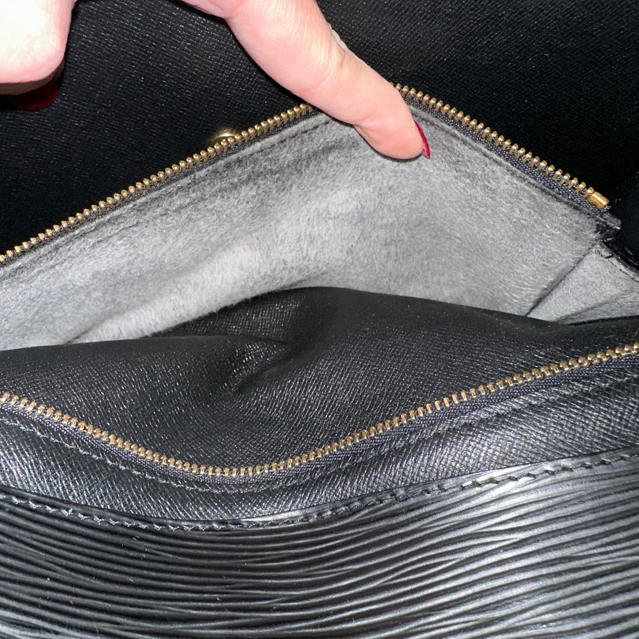 Montaigne 27 in Black Epi Leather