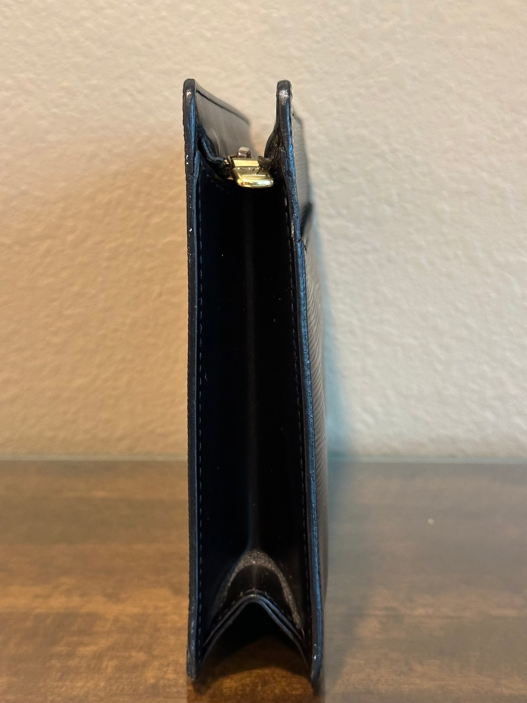 Pochette Homme in Black Epi Leather