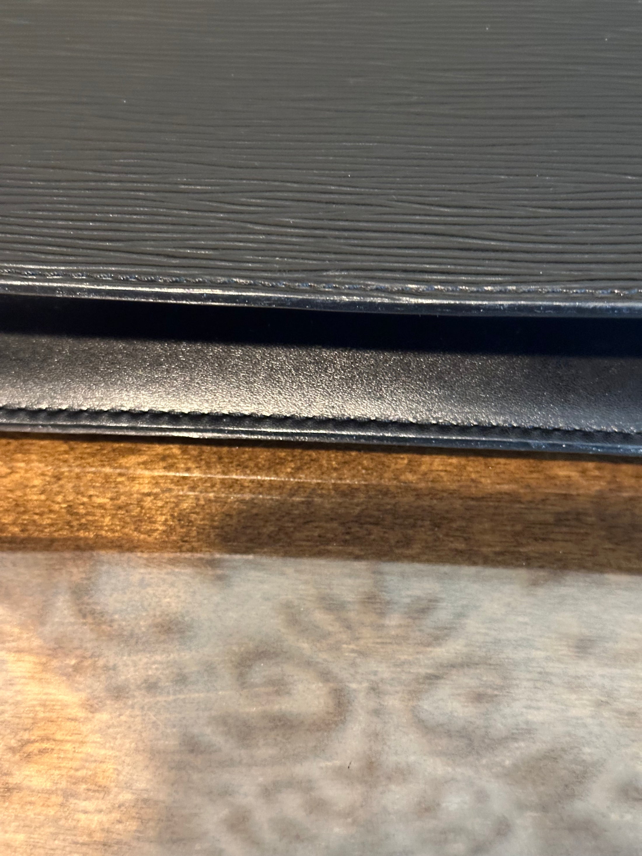 Pochette Homme in Black Epi Leather