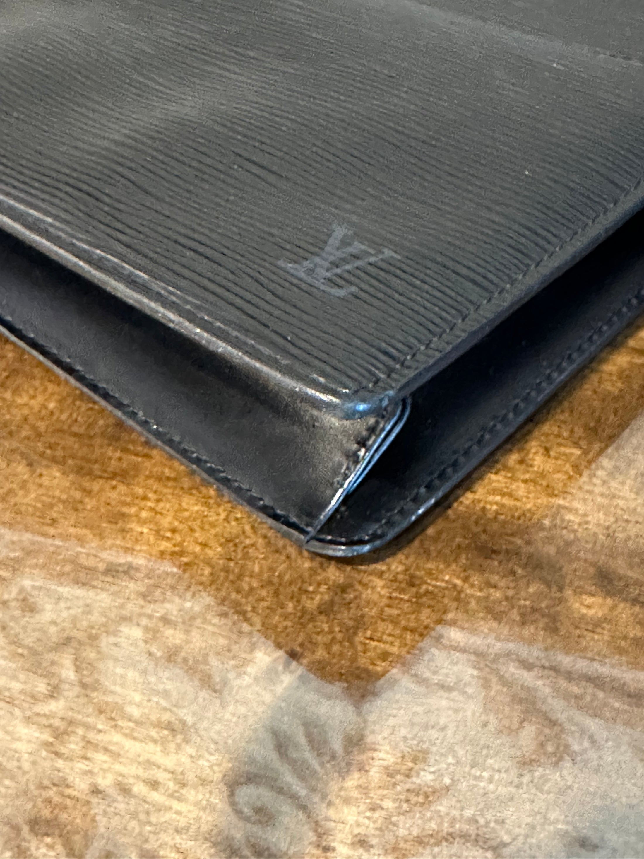 Pochette Homme in Black Epi Leather