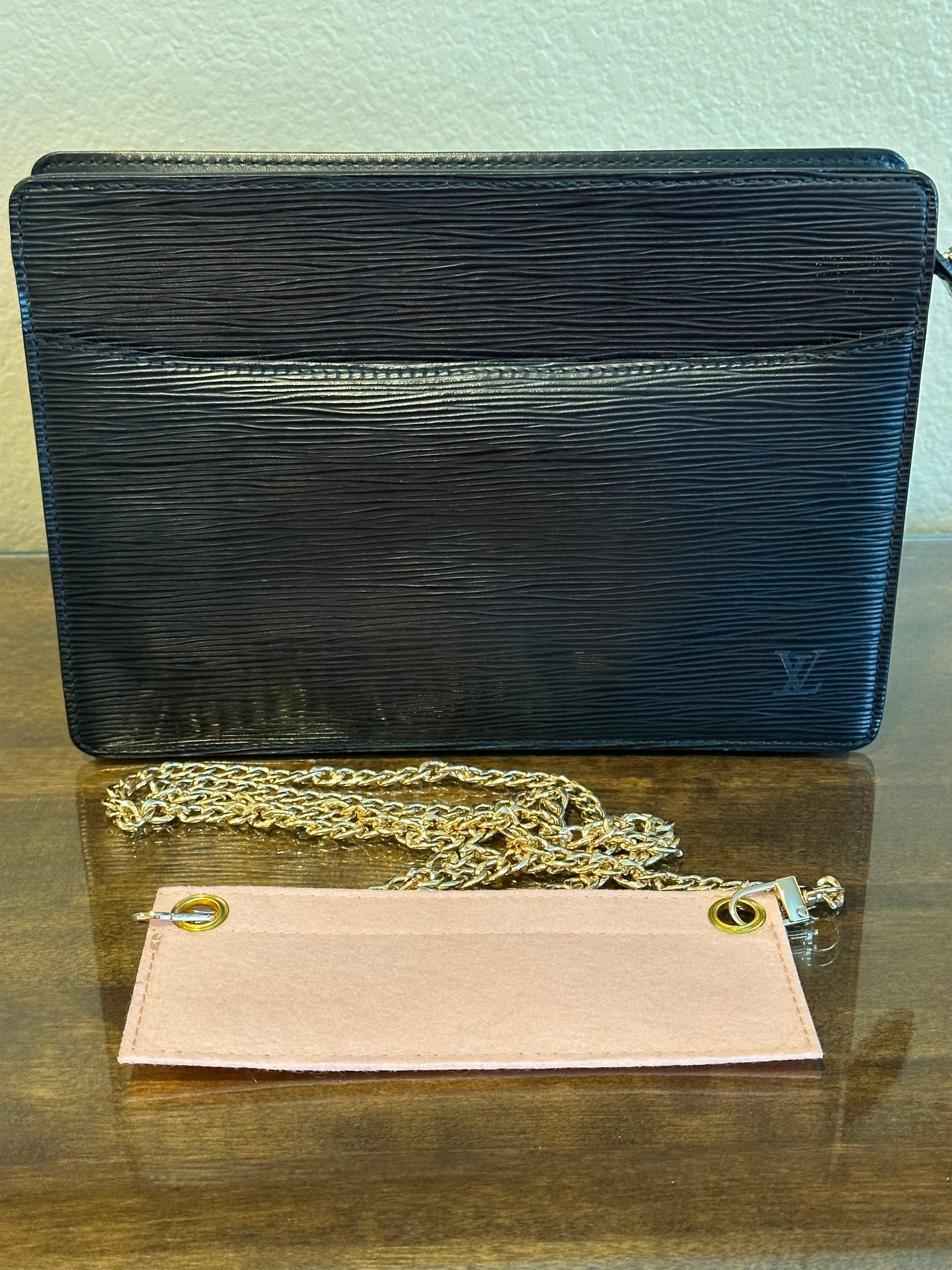 Pochette Homme in Black Epi Leather